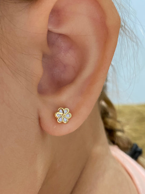 18Kt Small Mother of Pearl Flower Earrings