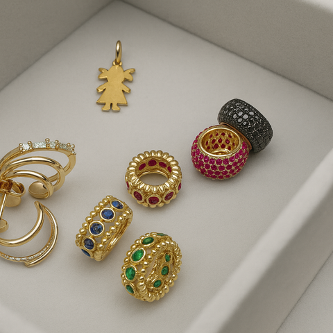 Roundels pendant and earrings on jewelry box