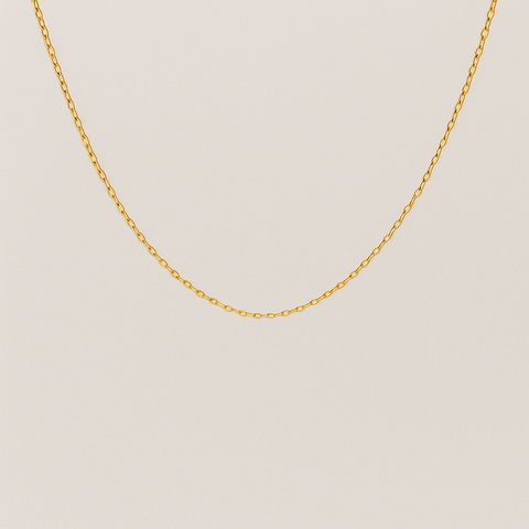 close up of thin Rolo Chain in 18k Gold hero shot