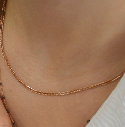 18K Rose Gold flat fish tail chain, detail view